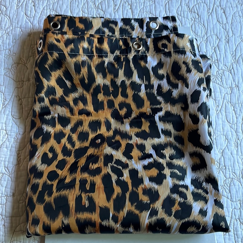 Leopard shower curtian